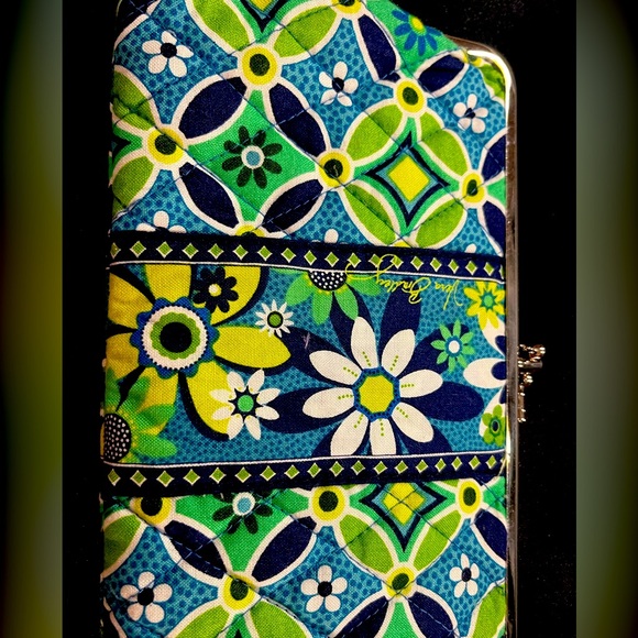 Vera Bradley Daisy Daisy Clutch Wallet - Picture 3 of 5